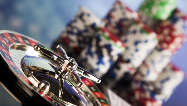 Bandar Poker table interface showing card hands and betting positions on laris 88