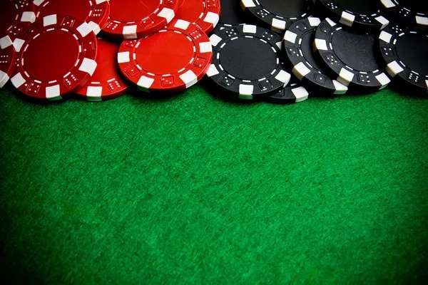 Live dealer at Lightning Baccarat table on laris 88 platform